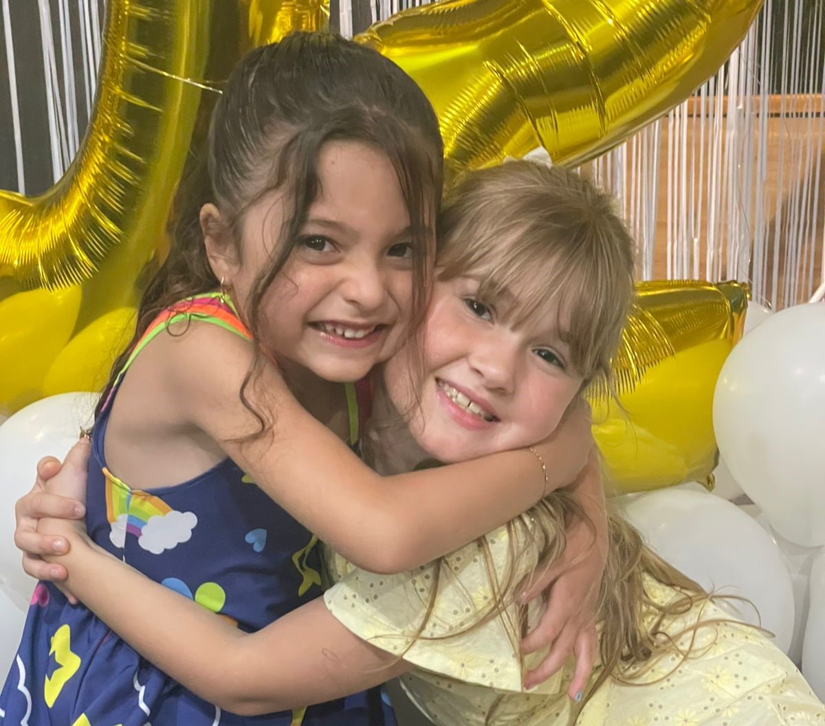 LAURINHA E MARIA